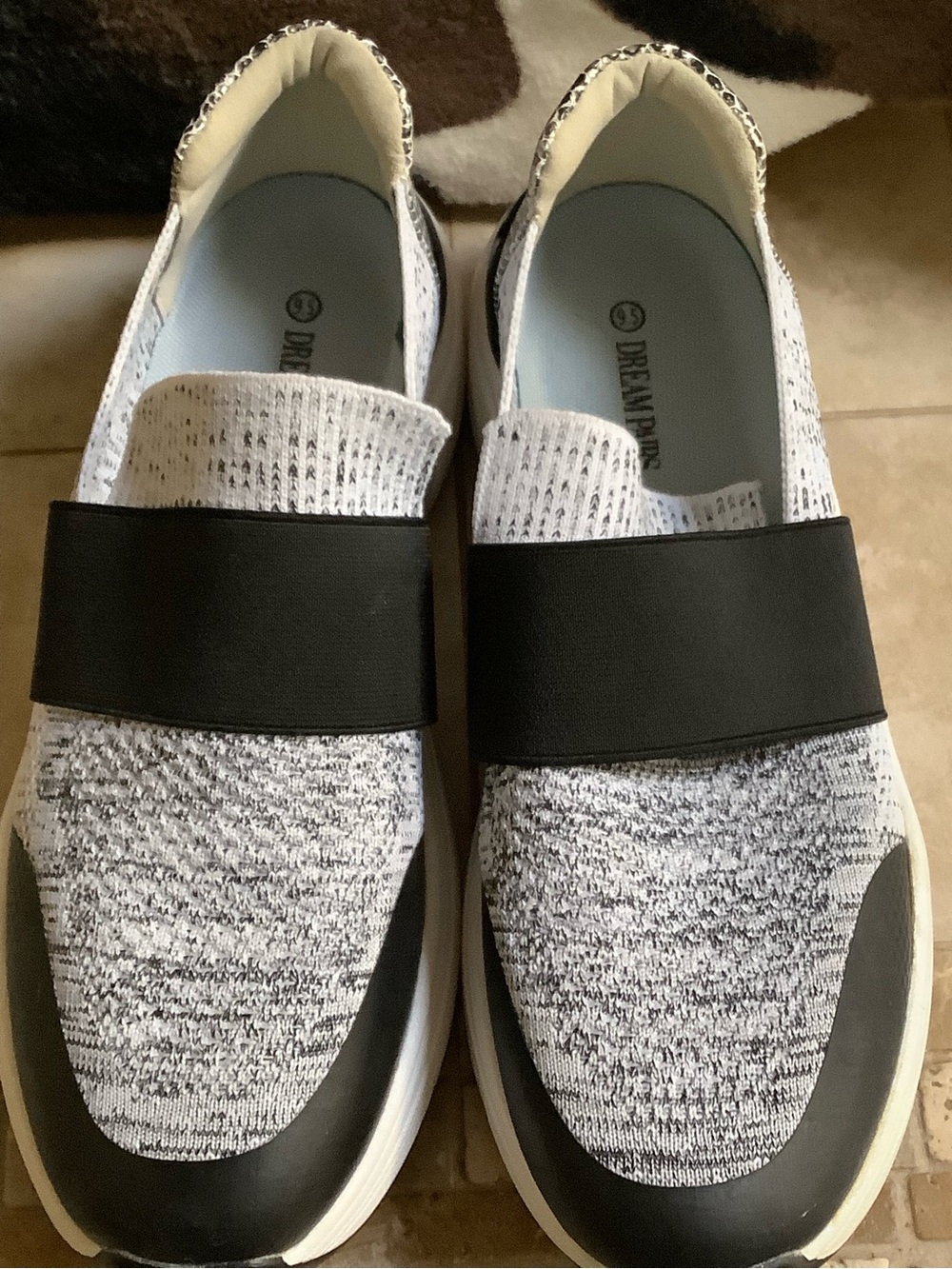 Dream Pairs Black and White Slip-On Knit Loafers